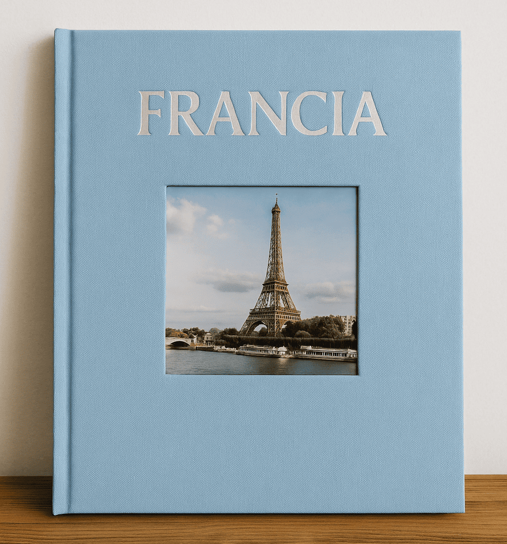 20250730_1312_Fotolibro Francia Azul_remix_01k1ebwyqvf23t7vf42599bfsm (1)